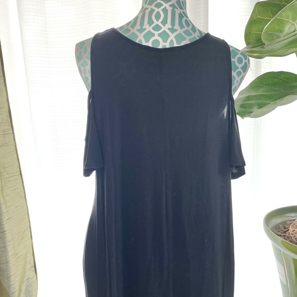 Forever 21 Black Cold Shoulder Shift Dress - Picture 5 of 15